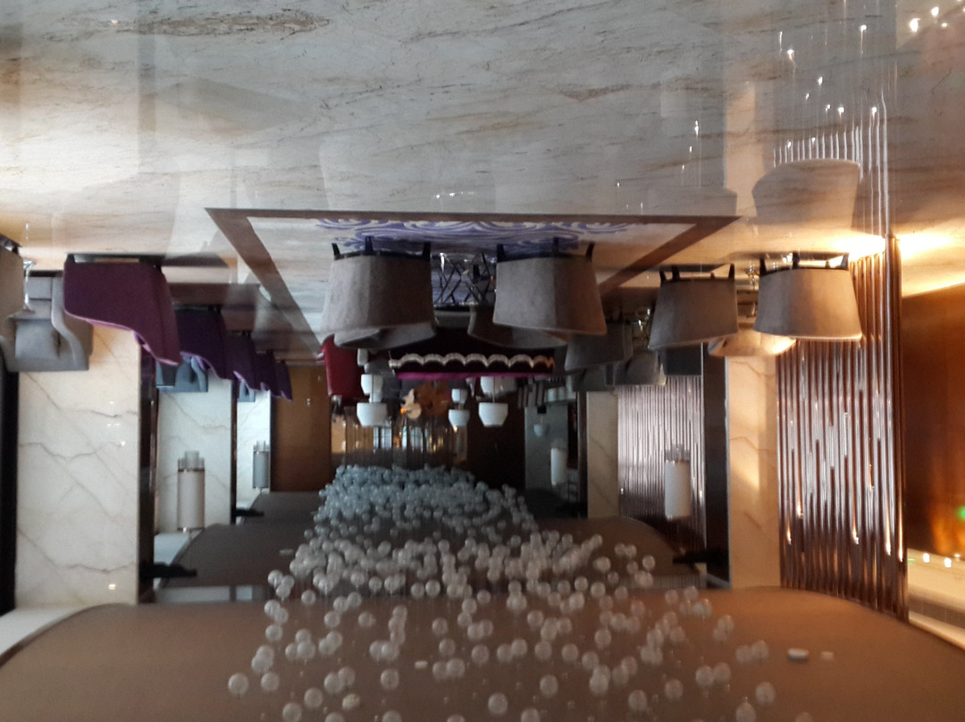 兴义国龙雅阁大酒店（穿云洞公园荷花巷步行街店）主图