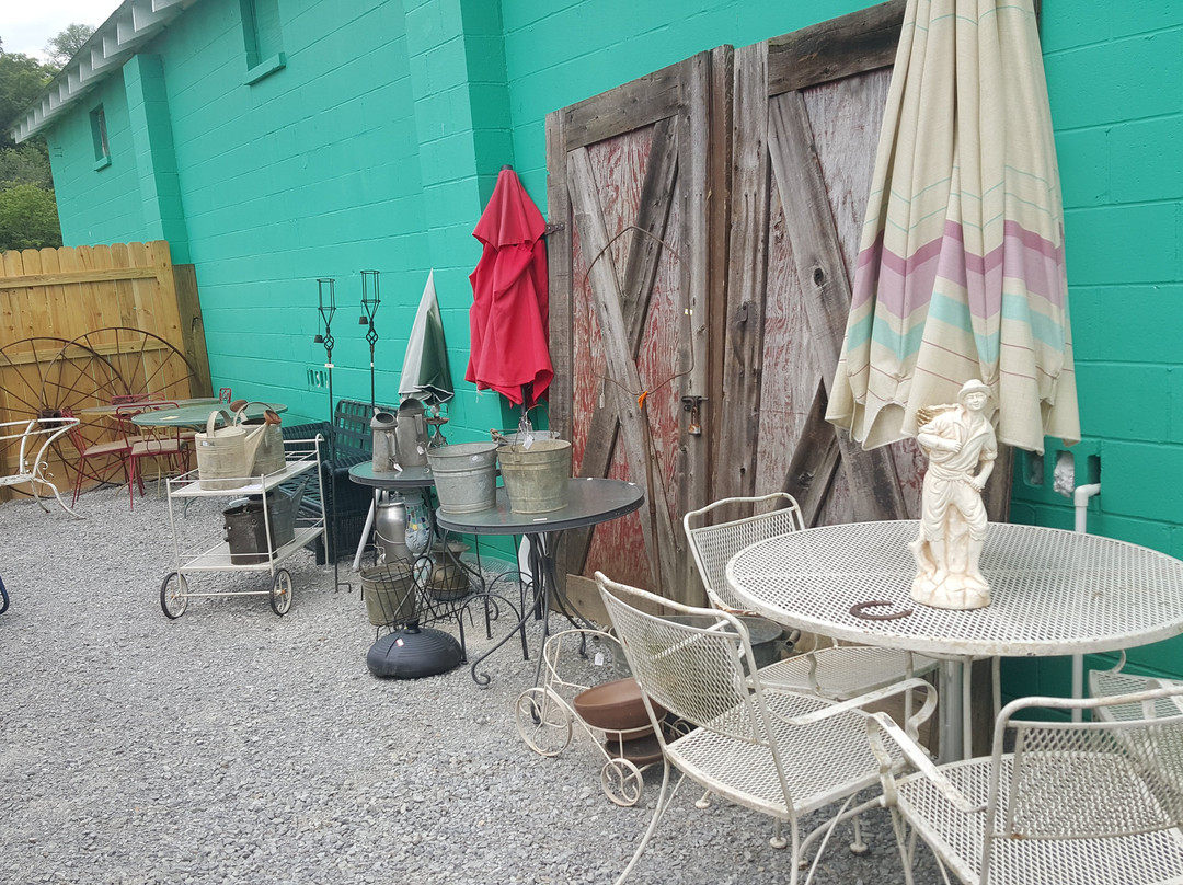 Useful Things Antiques & Collectibles景点图片