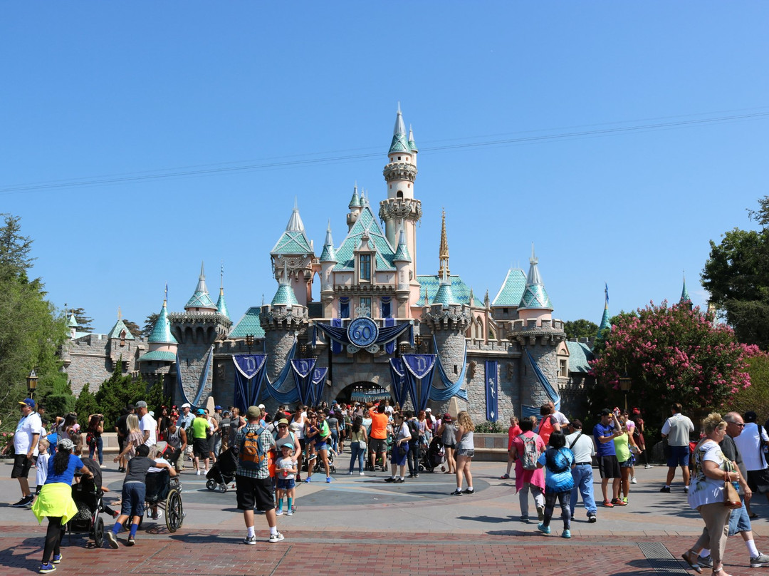 Sleeping Beauty Castle Walkthrough-阿纳海姆必去景点