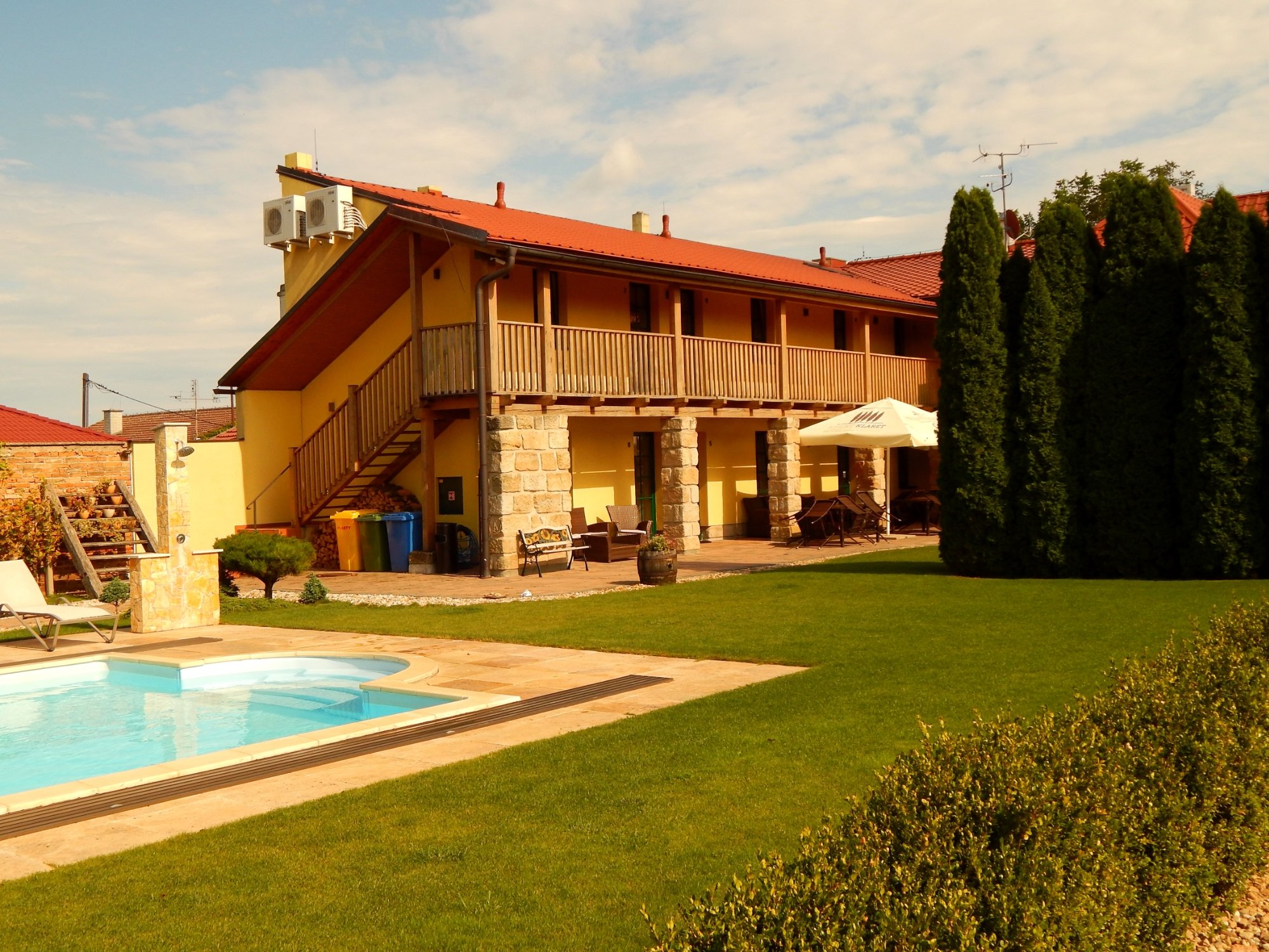 Hotel garni Klaret-泳池