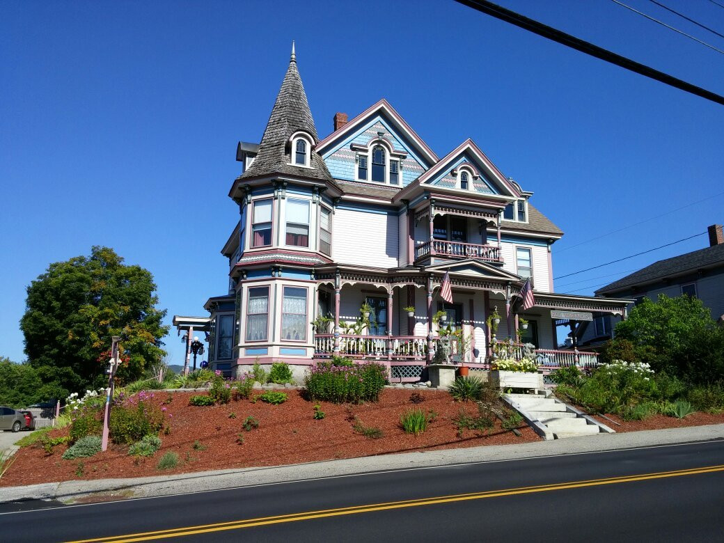 The Lion and the Rose Bed and Breakfast主图