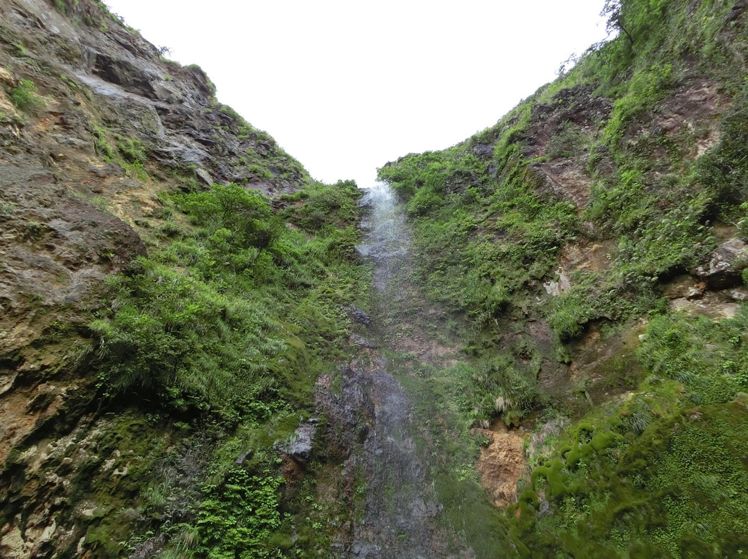 Karataki Fall-八丈町必去景点