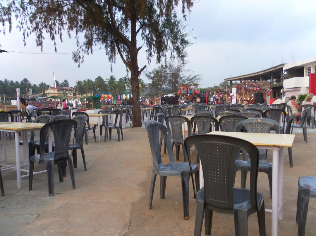 Mackie’s Saturday Nite Bazaar-巴格海滩必去景点