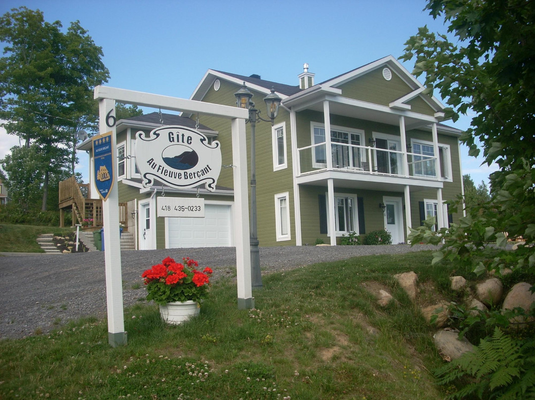 Saint-Louis-de-L'Isle-aux-Coudres酒店住宿-Gite au Fleuve Bercant