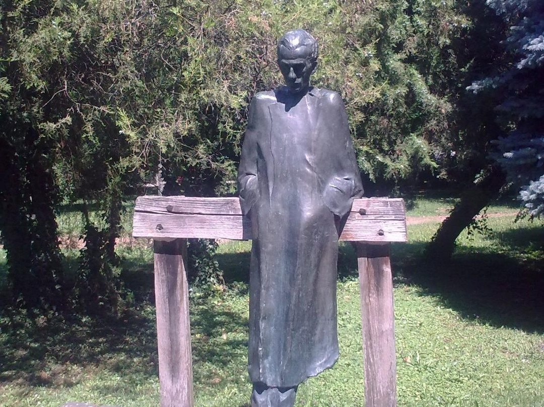 The Statue of Miklos Radnoti景点图片