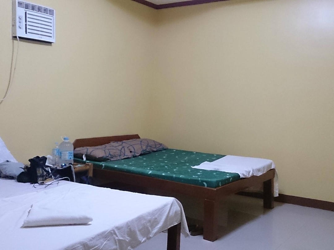 阿罗那树丛旅游酒店