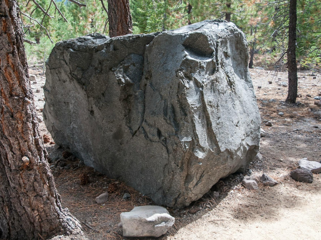 Hiking Devastated Area Interpretive Trail景点图片