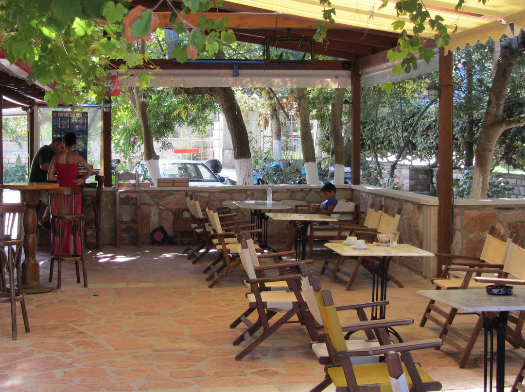 Alex's Bar