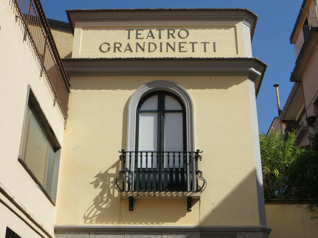 Teatro Grandinetti-拉梅齐亚泰尔梅必去景点
