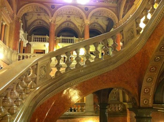 匈牙利国家歌剧院-布达佩斯必去景点