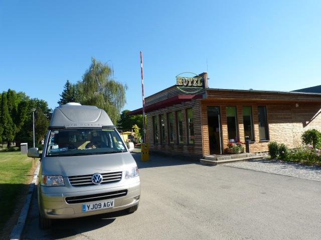 Motel Dlouha Louka-客卧