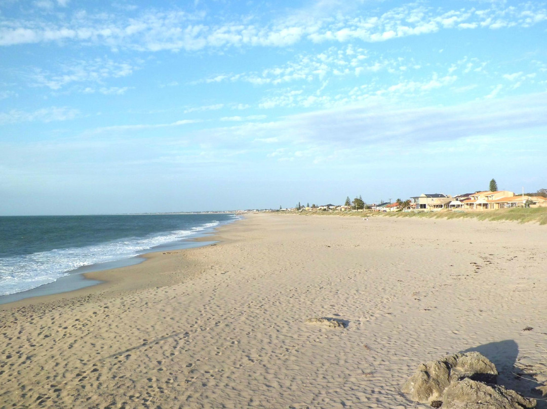 Silver Sands Beach景点图片