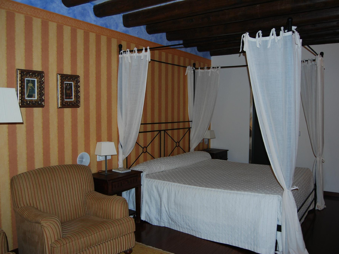 艾因萨酒店住宿-洛斯阿科斯酒店