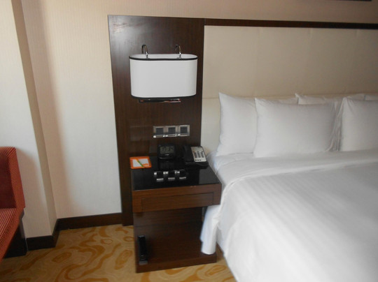 上海齐鲁万怡大酒店主图