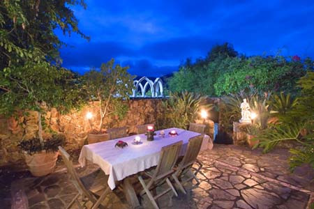 山区城堡酒店主图