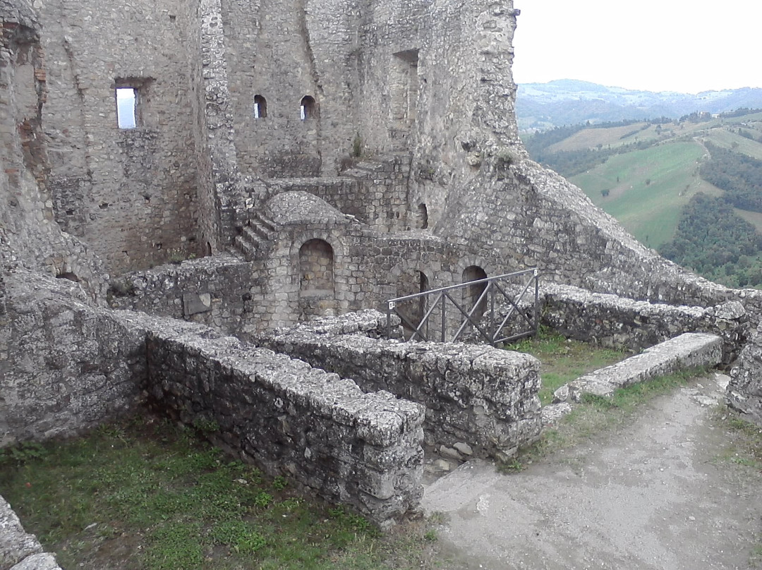 Canossa Castle景点图片