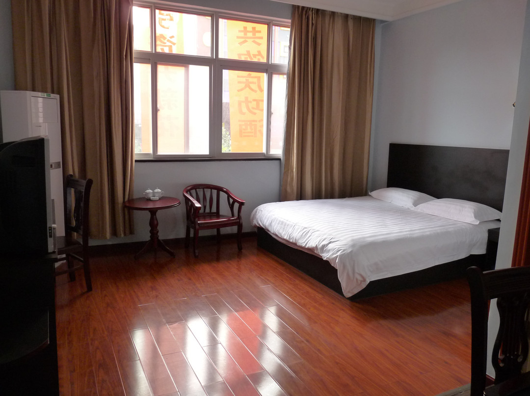 未来大酒店主图