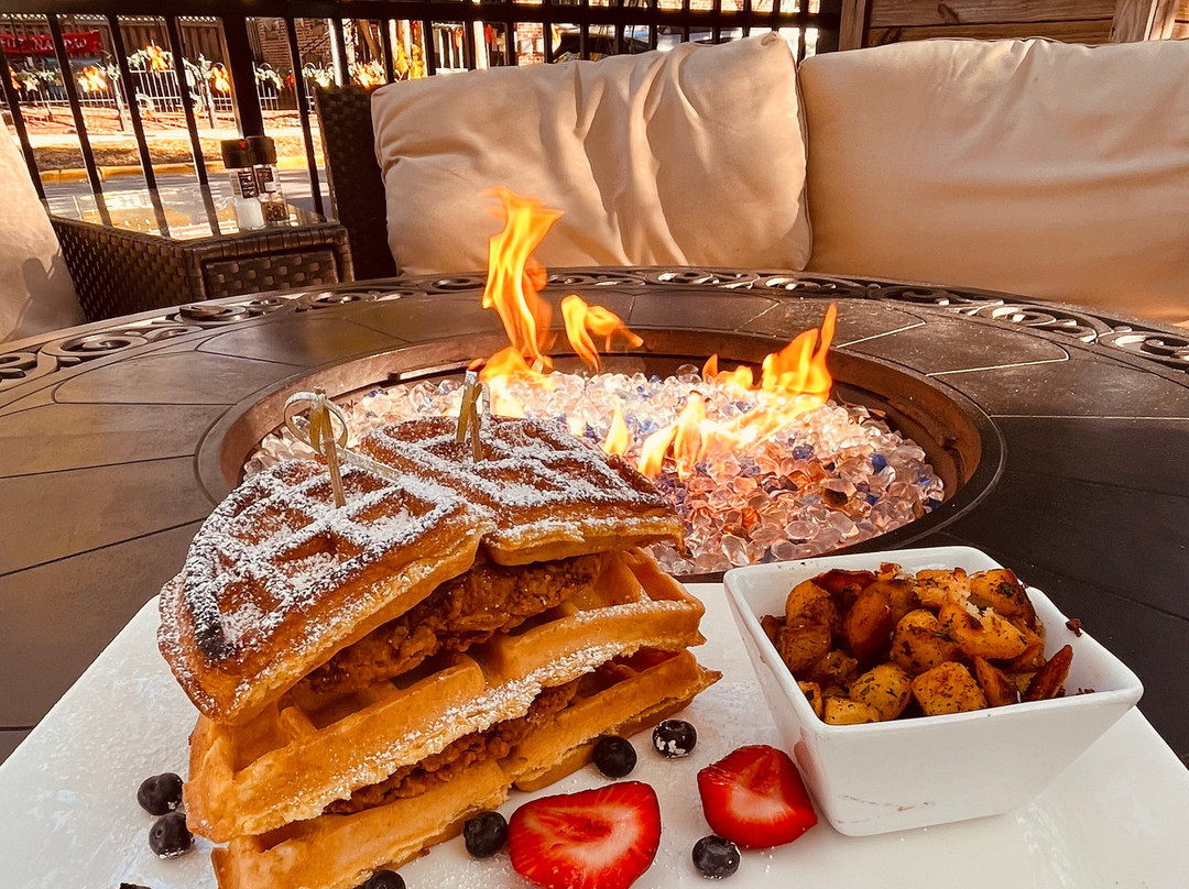 The Patio At 5th And Ash