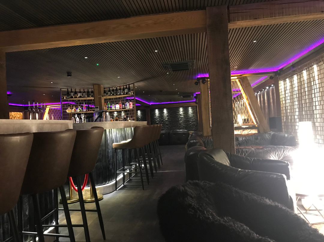 Cave Hotel And Golf Resort主图
