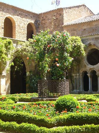 Abbaye De Fontfroide-纳博讷必去景点
