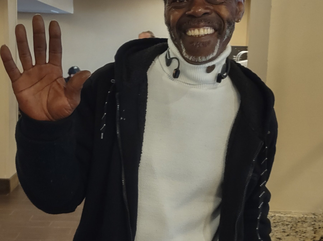 M&M Limousine &  Bus Service-德斯普兰斯必去景点