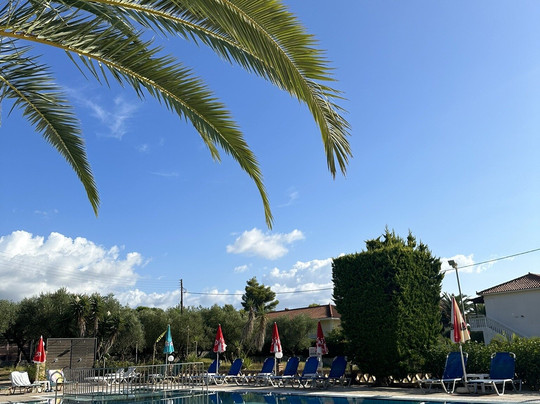 Sunflower Apartments & Studios主图