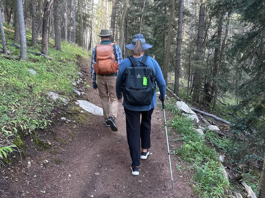 Outspire Hiking and Snowshoeing景点图片
