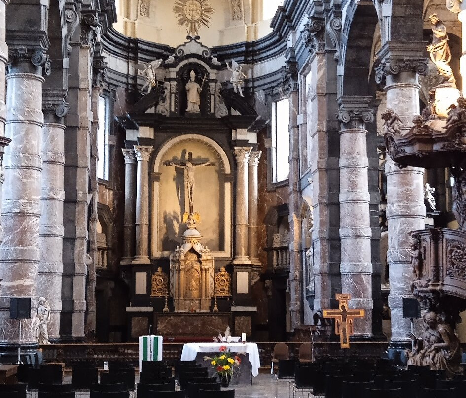 Eglise Saint-Loup-那慕尔必去景点