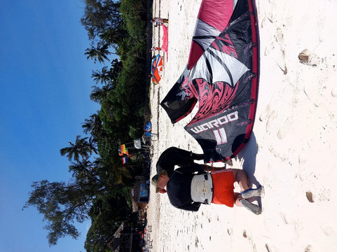 Coral Kiteboarding-迪亚尼必去景点