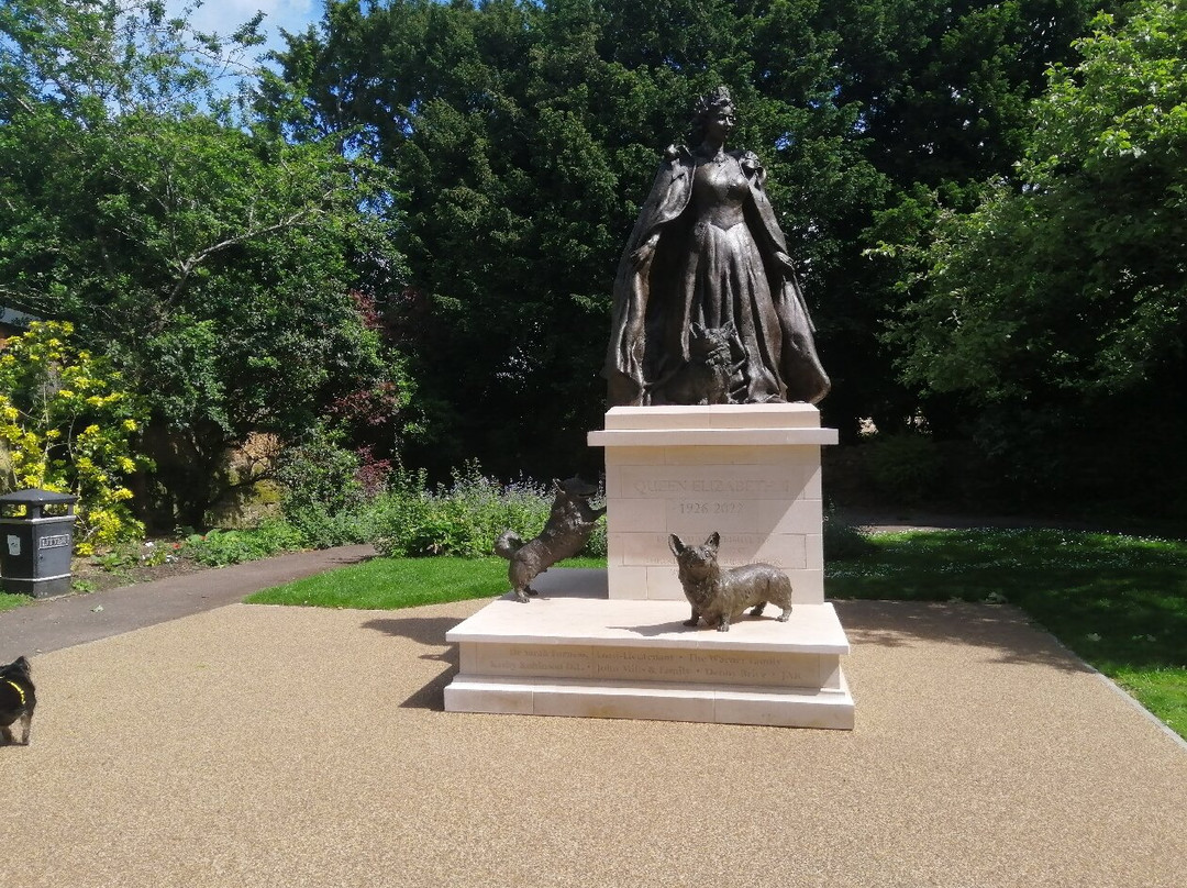 Statue Of Elizabeth 11