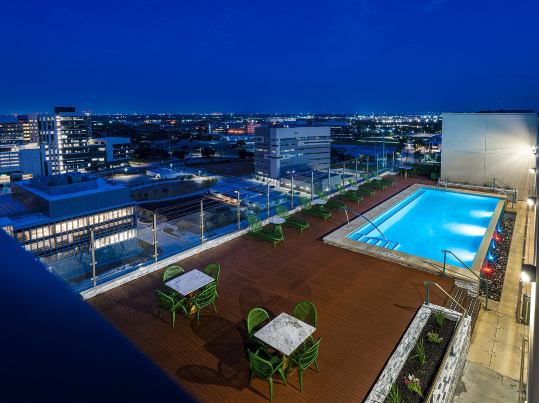 Blossom Hotel Houston, Curio Collection by Hilton