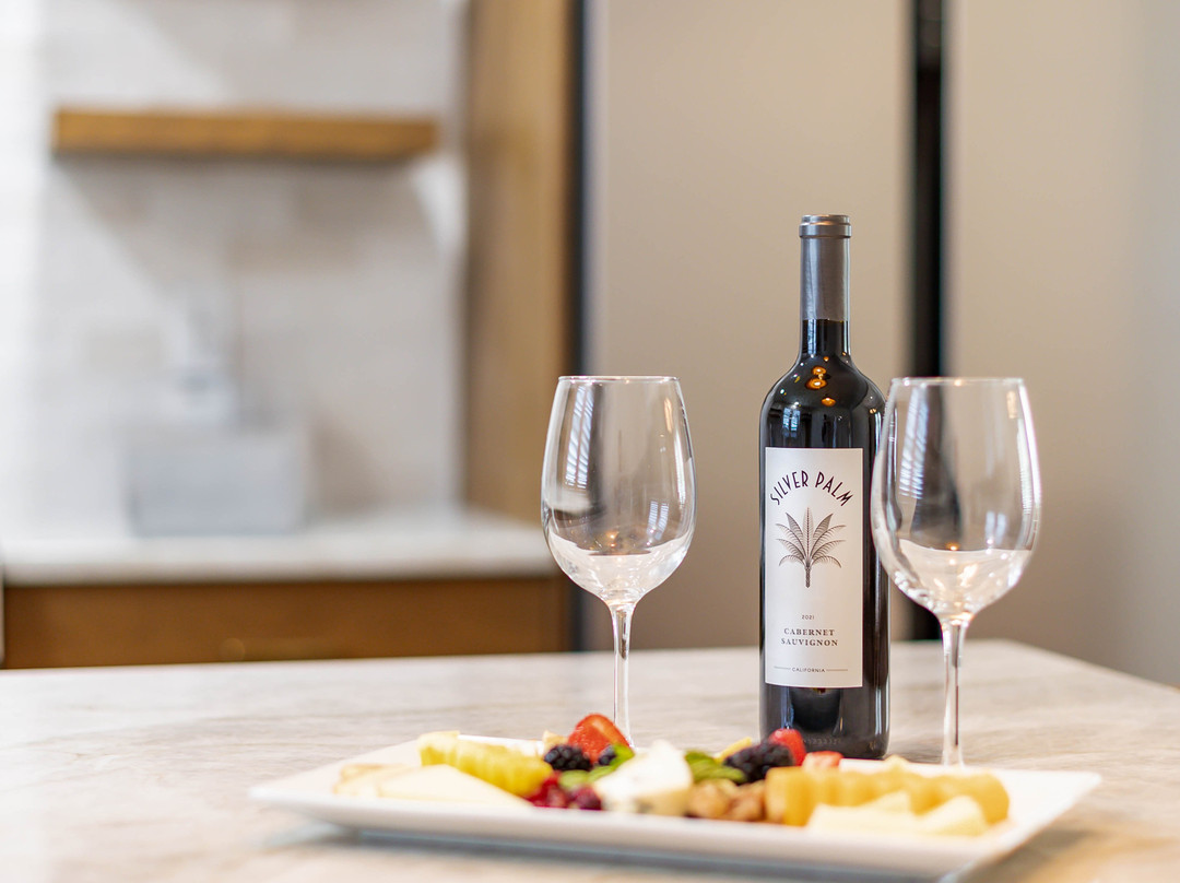 Beach Club on Madison Avenue主图