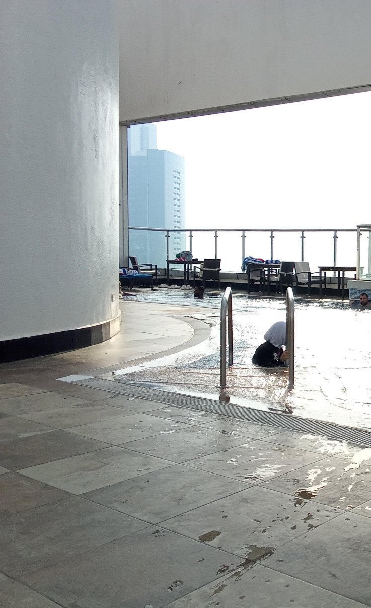 Ramada by Wyndham Abu Dhabi Corniche-泳池