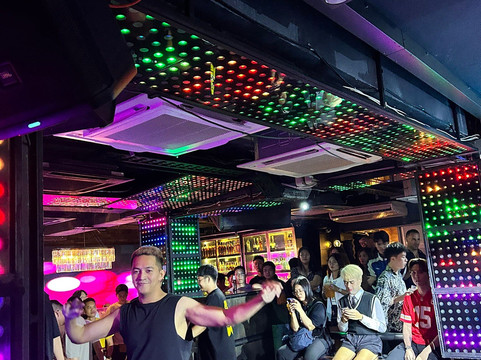 DJ站酒吧-曼谷必去景点