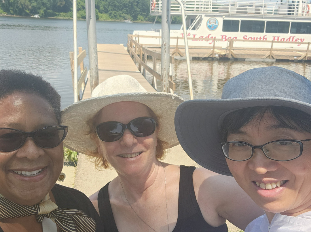 Lady Bea Boat Rides景点图片