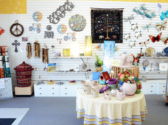 Crossroads Fair Trade Goods And Gifts-布卢明顿必去景点