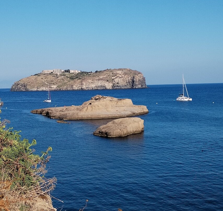 Spiaggia Cala Nave-Ventotene必去景点