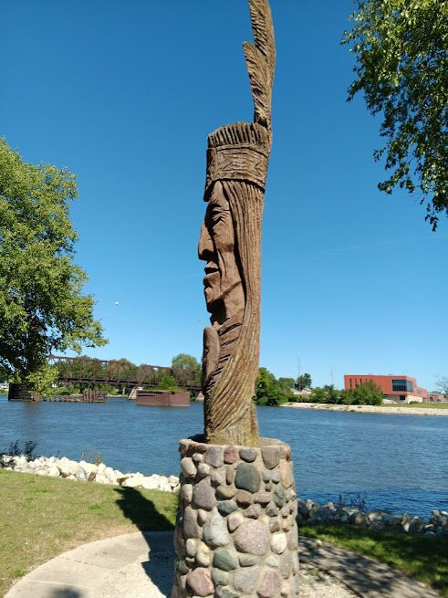 Chief Standing Proud Statue-渥太华必去景点