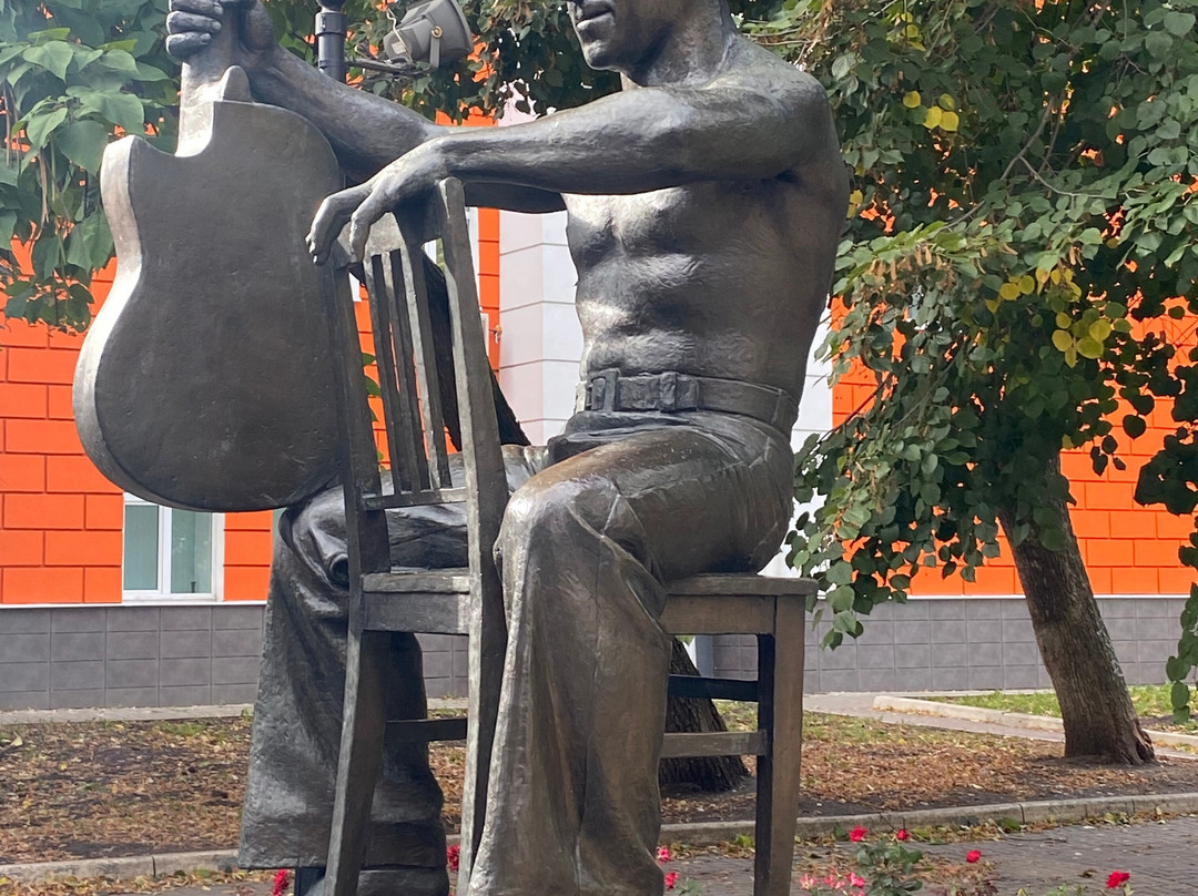 Vysotskiy Statue景点图片