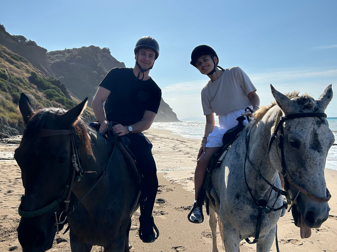 Horseland Kavos-Kavos必去景点