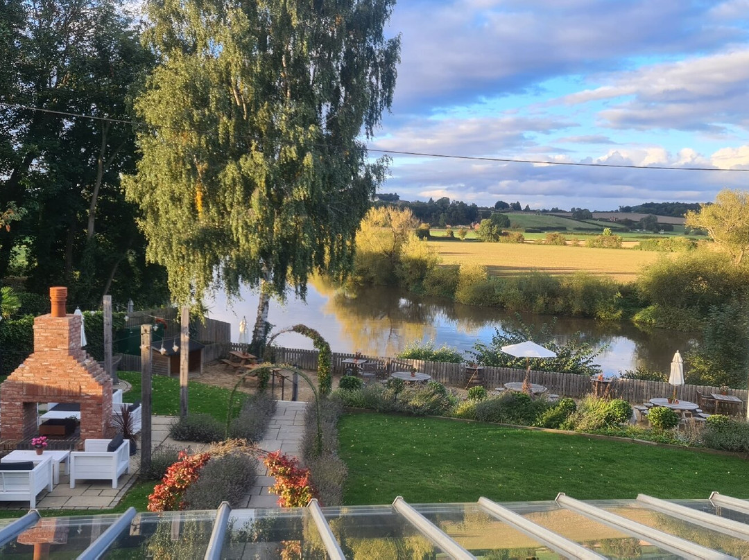 Riverside Inn Hotel主图