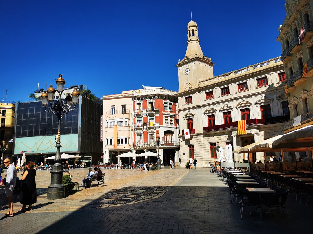 Plaza del Mercadal-雷乌斯必去景点