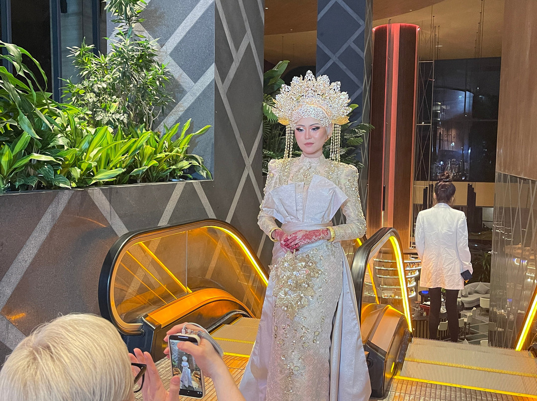 Sun & Moon, Riverside Hotel主图