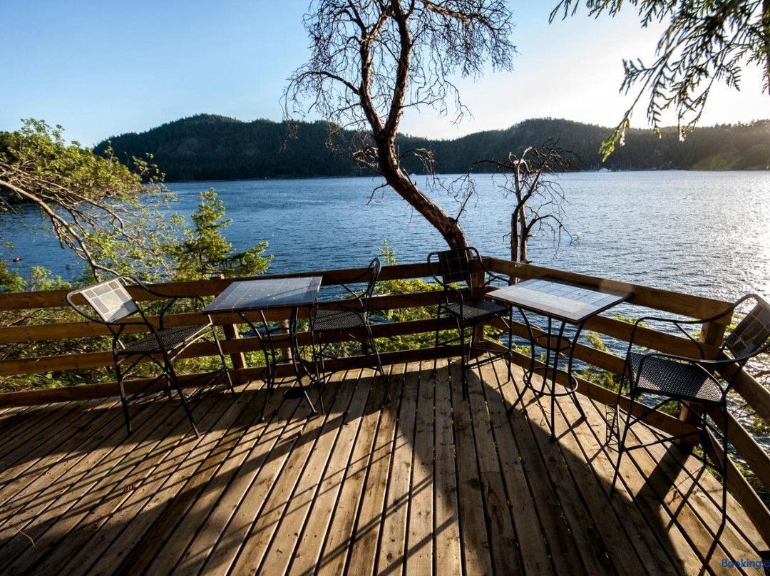 Shangrila Waterfront Vacation Home