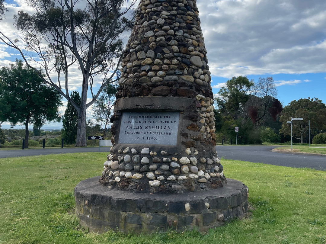 Angus Mc Millan Cairn