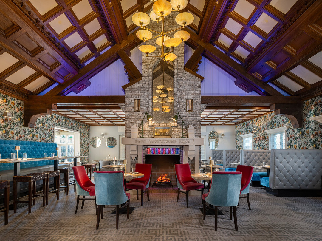 Treacys Oakwood Hotel