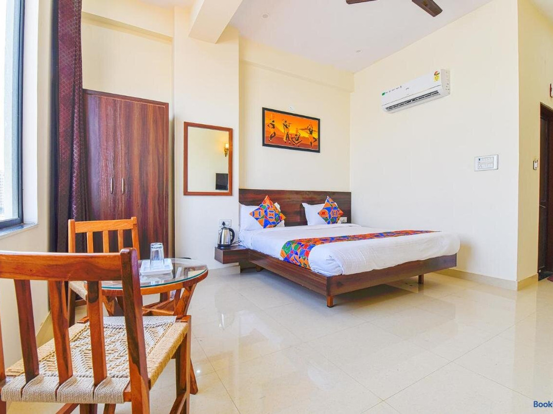 Super Collection O Hotel V Five