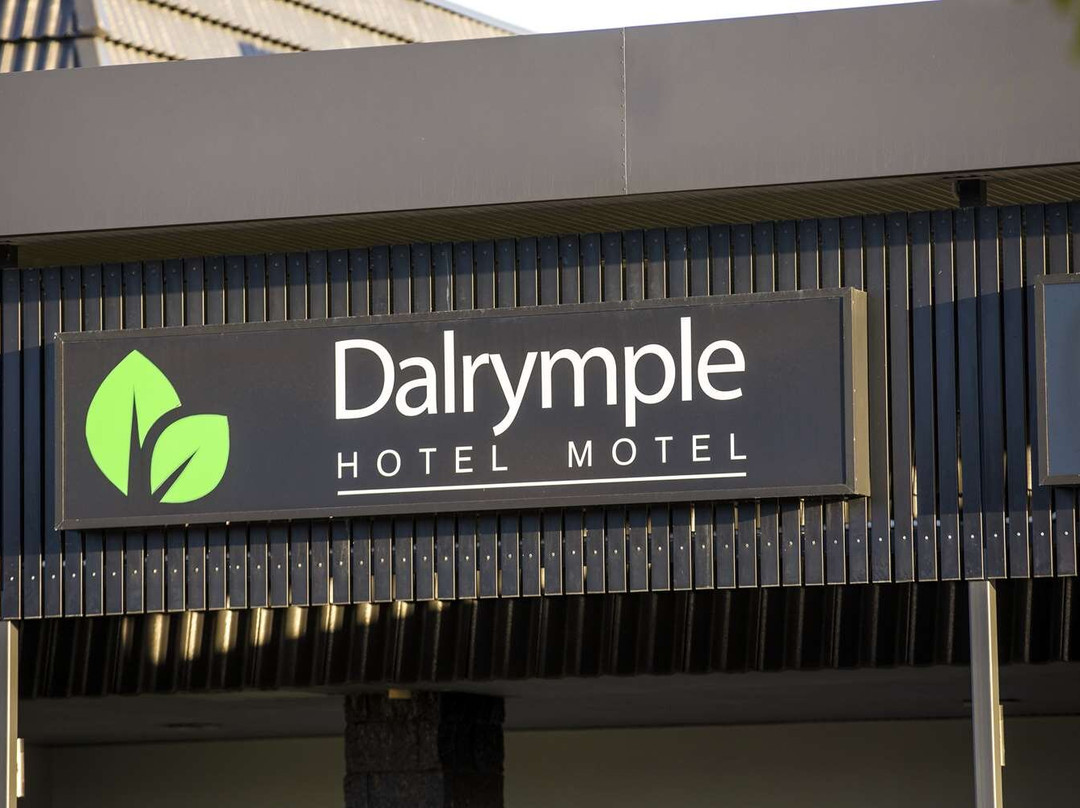 Nightcap At Dalrymple Hotel主图