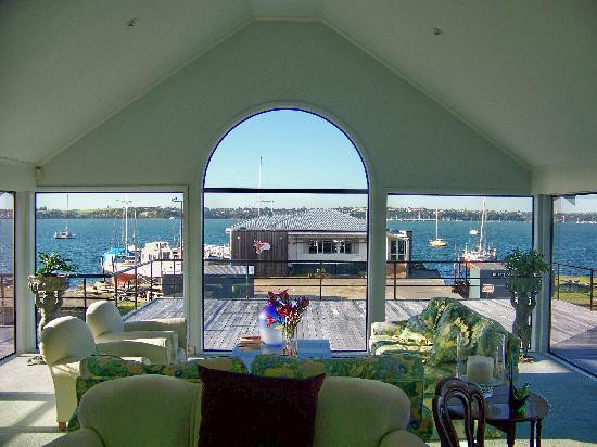 The Captain's Landing主图