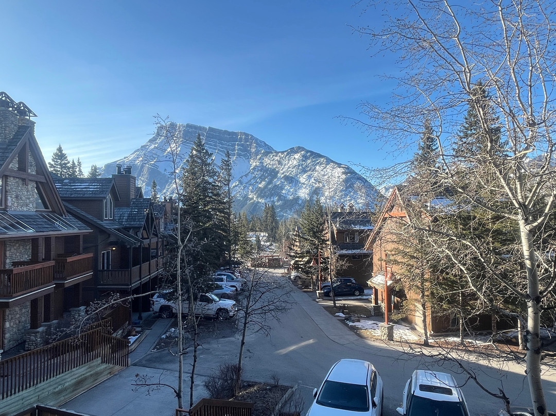 暗岭度假酒店主图